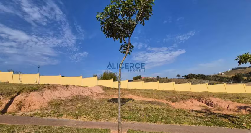 Terreno medindo 395,57 m² no condomínio estrela alta.