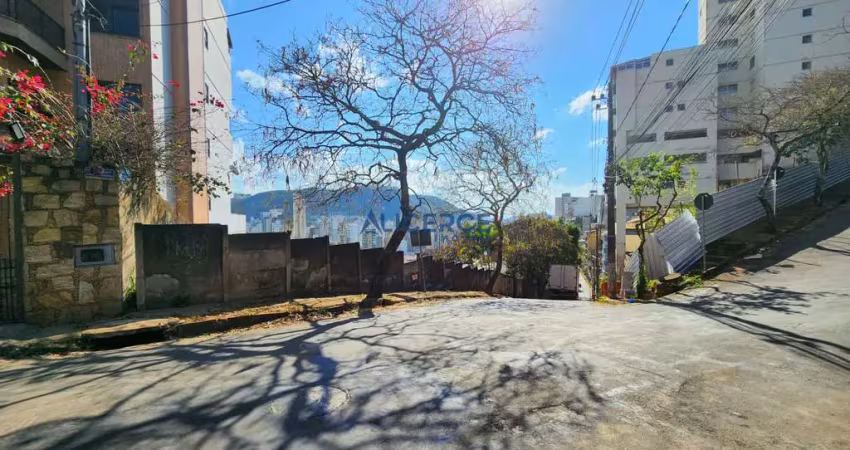 Terreno à venda na Rua Professora Carolina Coelho, Granbery, Juiz de Fora