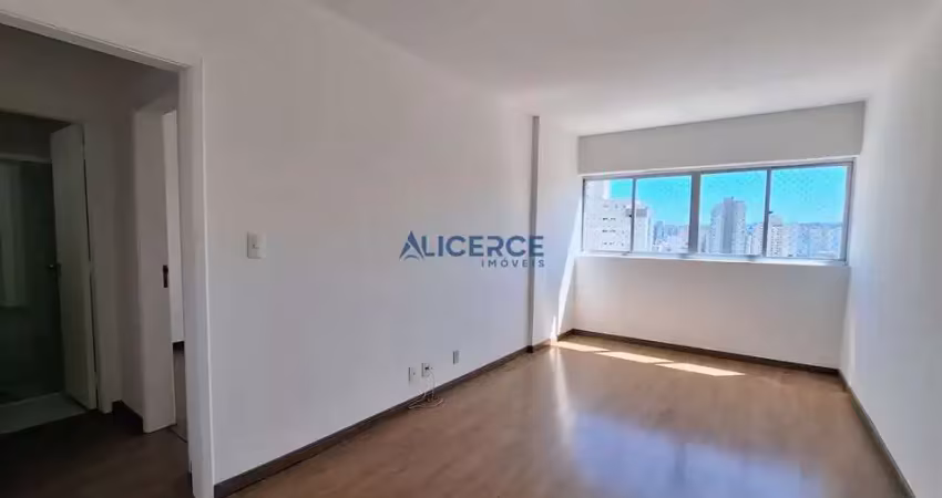 Apartamento lindo de 1 quarto com garagem no centro