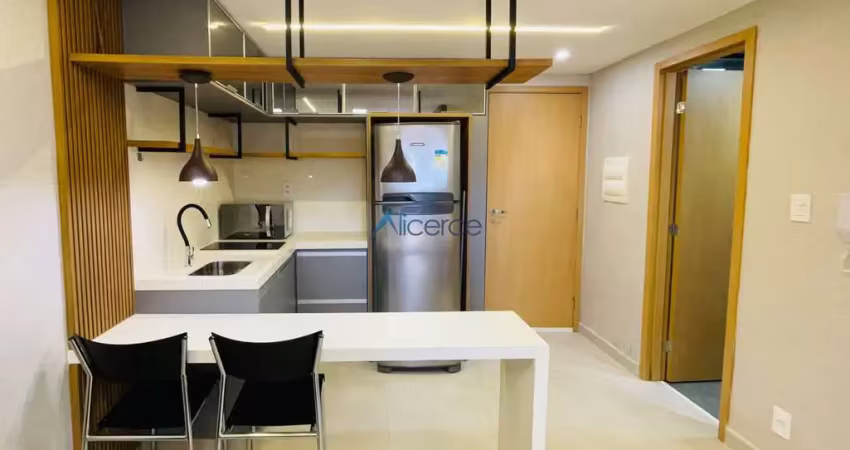 Studio mobiliado com  garagem para locação no Centro.