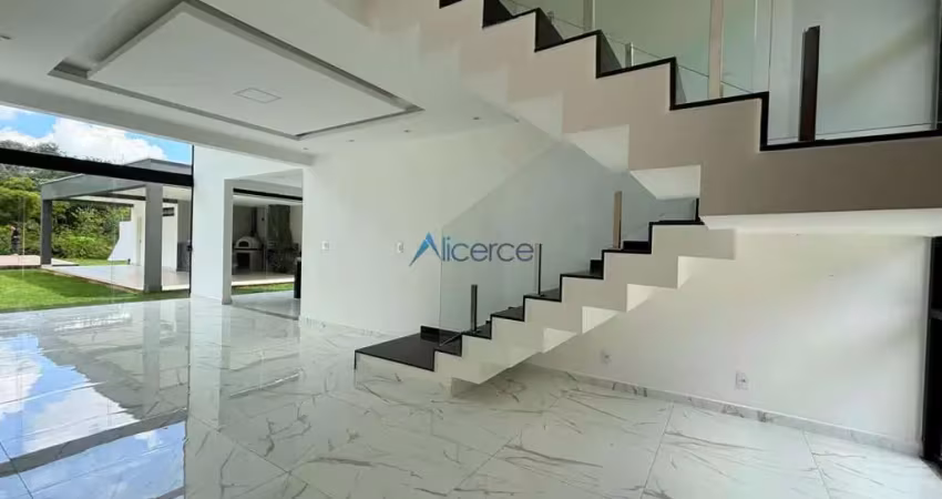 Casa dúplex com 4 quartos e lazer com piscina condomínio portal do aeroporto!