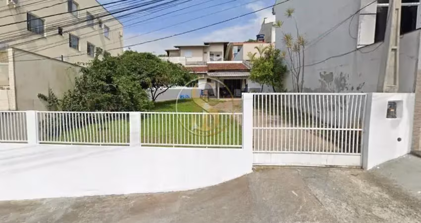 Oportunidade para morar em um bairro alto padrão, casa em terreno com 359m² no bairro ariribá, próximo a unimed e praia brava