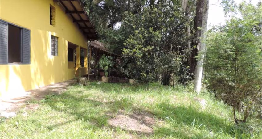 Chácara com 3 quartos à venda em Taboão - SP