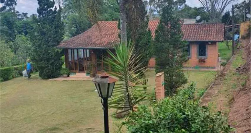 Sítio com 6 quartos à venda em Curral - SP