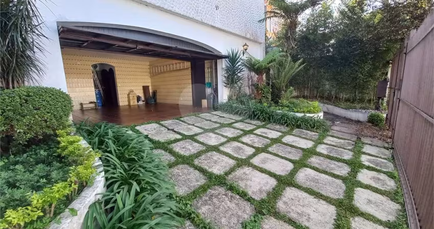 Casa com 5 quartos à venda em Parque Maria Helena - SP