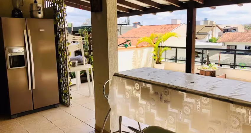 Casa mobiliada no centro de balneário camboriú com 3 quartos e uma vaga de garagem mobiliada