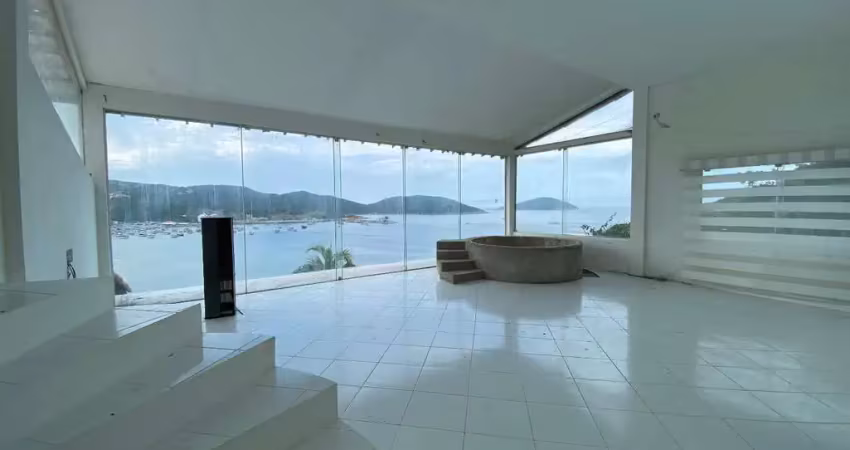 CASAR&#195;O COM VISTA ETERNA PARA O MAR NO PONTAL DO ATALAIA EM ARRAIAL DO CABO