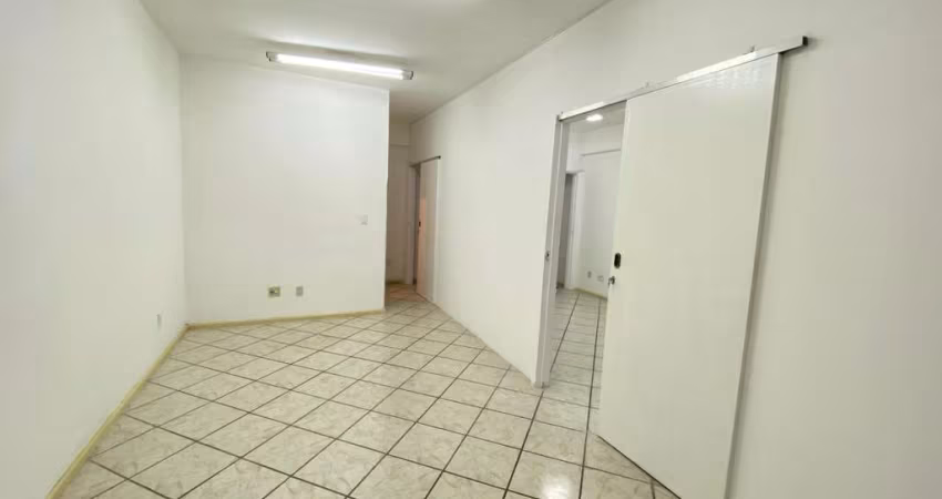 SALA COMERCIAL COM 60M&#178; NO CENTRO EMPRESARIAL CABO FRIO