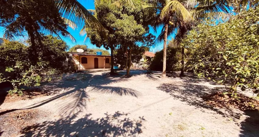 IM&#211;VEL COM AMPLO QUINTAL ARBORIZADO NO CAI&#199;ARA EM ARRAIAL DO CABO