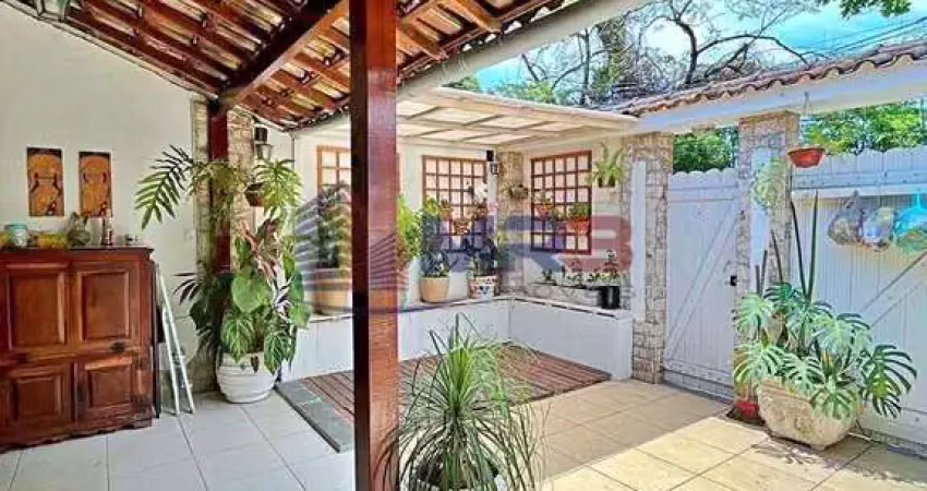 Casa em condomínio fechado com 3 quartos à venda na Rua O Tempo e O Vento, 457, Anil, Rio de Janeiro