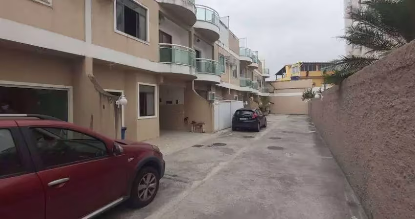 Casa em condomínio fechado com 3 quartos para alugar na Estrada Meringuava, 1155, Taquara, Rio de Janeiro
