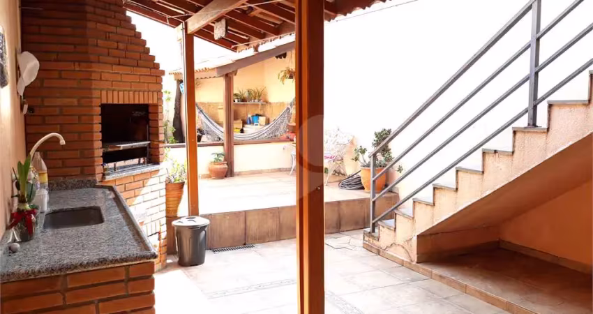 Casa tipo Sobrado com 03 dormitórios e 01 suíte 02 Vagas no Jabaquara - Venda.