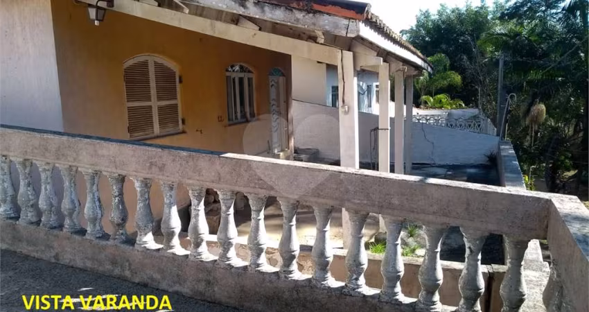 Casa a venda . Terreno 15,00x30,80 m²  AT de 462m². Contendo duas casas sendo a principal de 145 m²