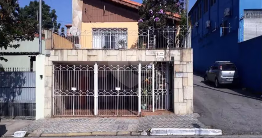 Casa excelente localização com 2 dormitórios com guarda roupas e duas vaga de garagem