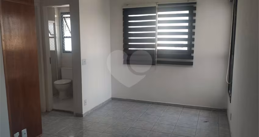 APARTAMENTO COM 27M² PARA LOCAÇÃO, SALA, COZ., BANH. E VAGA DE GARAGEM, REFORMADO, NA BELA VISTA