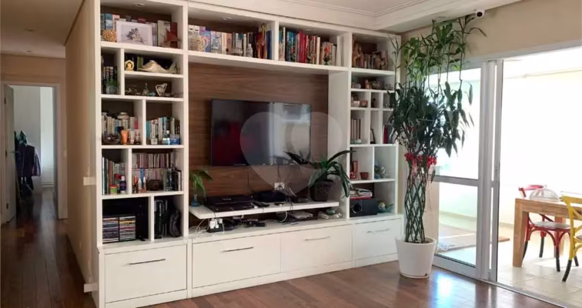 Apartamento 03 dormitórios e uma suíte na Vila Mariana.