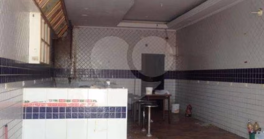 Imóvel Comercial Locado e com renda no Bairro da Cidade Ademar para Venda / Investidor