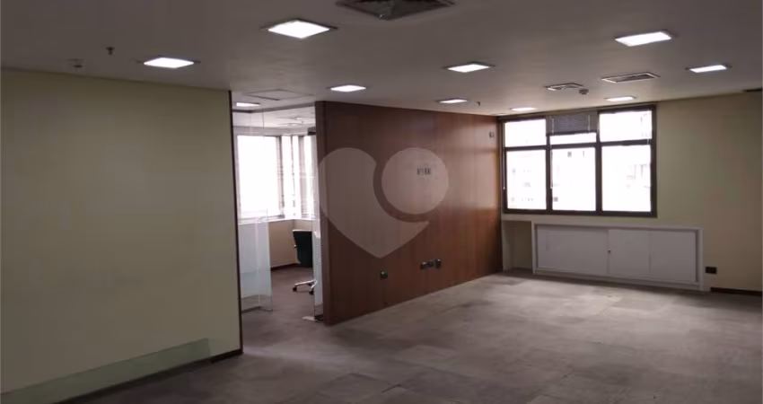 Conjunto alto padrão à venda ou Locação com 110m² 3 vagas  3 banheiros na Vila Olímpia São Paulo SP