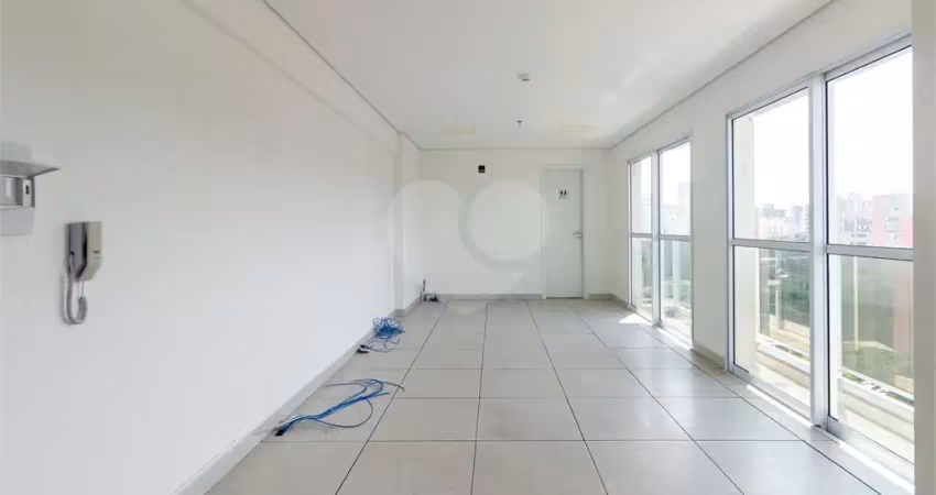 SALA COMERCIAL À VENDA E LOCAÇÃO COM 33M², VAGA DE GARAGEM, PRÓXIMO AO METRÔ HOSPITAL SÃO PAULO