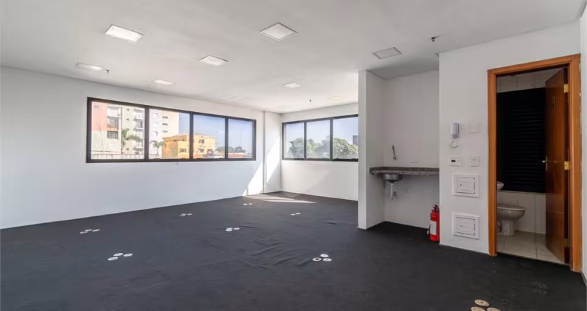 Sala Comercial e 2 banheiros para Alugar, 45 m²- São Judas, São Paulo - SP