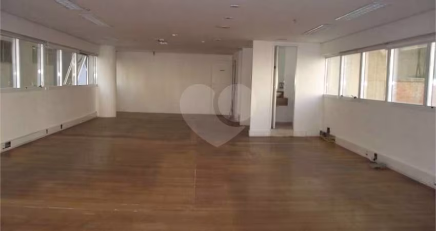 Sala Comercial e 2 banheiros para Alugar, 64 m² - Jardim Paulista, São Paulo - SP