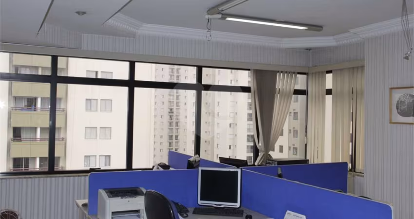 Sala / Conjunto Comercial 52 m² 01 Banheiro 01 Vaga na Saúde com ótima localização - Locação.