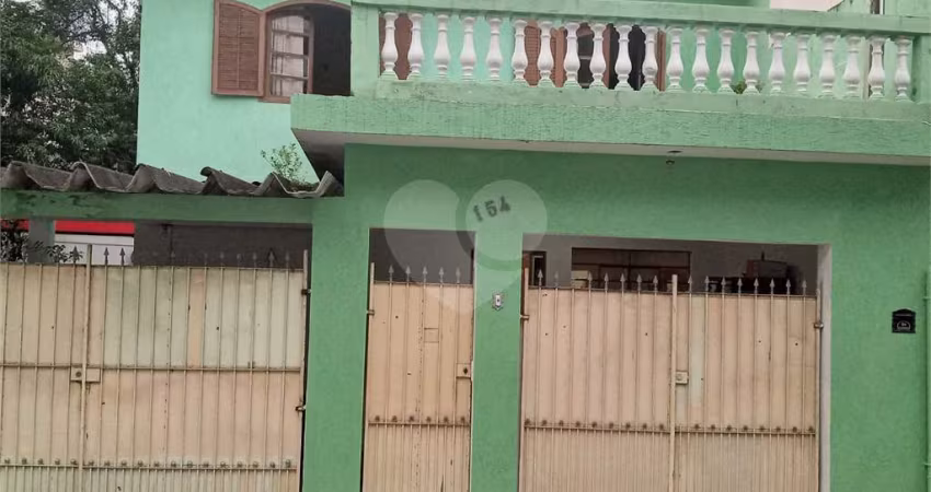 Sobrado com 180 m² excelente localização facil acesso as principais avenidas do bairro.