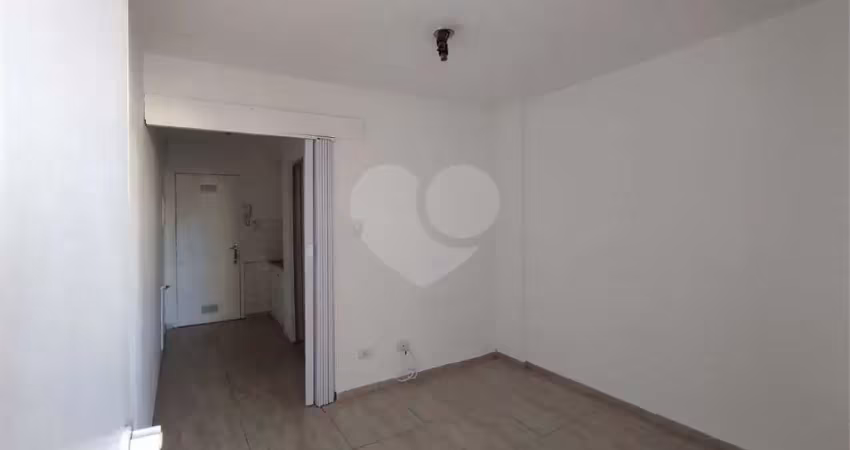 Apartamento à venda próximo ao metro vergueiro com 32m², 01 dormitório