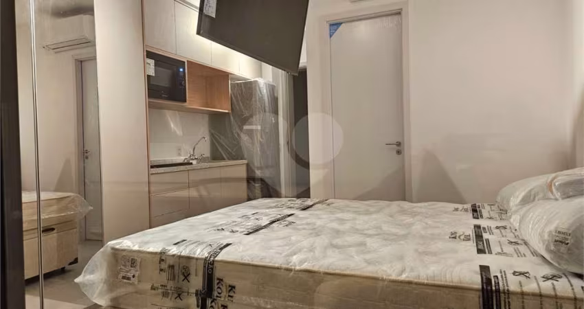 Totalmente mobiliado com ar condicionado, geladeira, cocktop, microondas, armários, cama, televisão