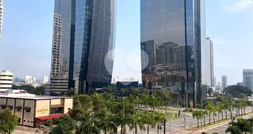 Excelente localização 235 m2 são tres salas conjugadas ,2 banheiros,06 vagas,frente do prédio