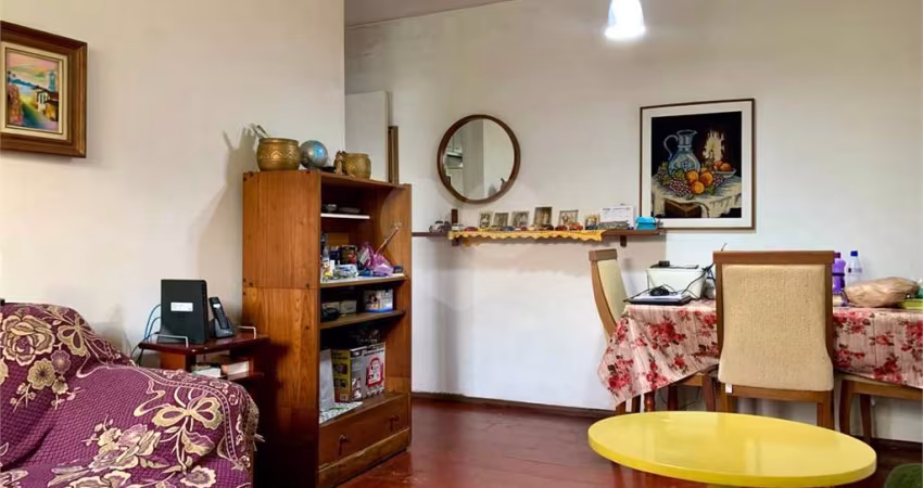Apartamento 56m2  3 Dormitórios  1 Banheiro  1 Vaga na Vila Gumercindo! Venda!