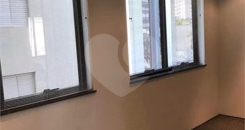 Sala comercial para locação de 57m² no Itaim Bibi com 1 vaga.