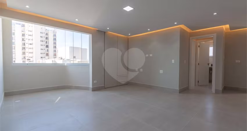Apartamento tríplex reformado, 3 quartos, 3 suítes, 2 vagas, 122 m² - Moema