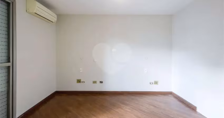OPORTUNIDADE ÚNICA NO ITAIM BIBI - APARTAMENTO ESPAÇOSO COM 4 DORMITÓRIOS, SENDO 1 SUÍTE!
