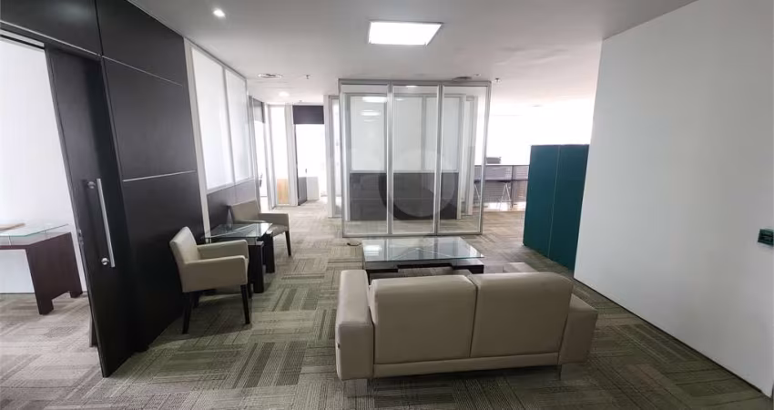 SALA COMERCIAL NO BROOKLIN MOBILIADA DE 224M² COM DIREITO A 5 VAGAS
