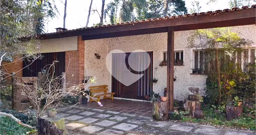 Casa Guarapiranga | 5 Dormitórios | 450m² | 6400m² de Terreno | 6 Vagas