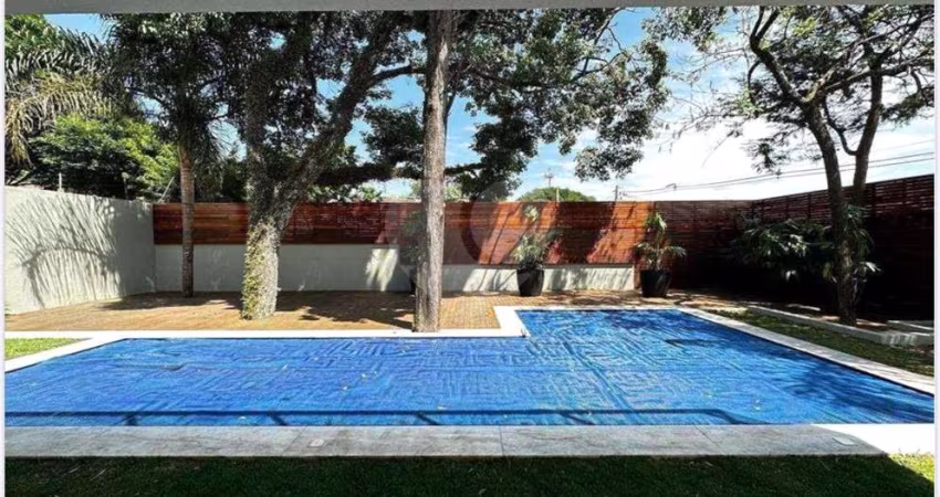 Luxuosa casa 4 suítes espaçosas, sendo 1 master piscina e academia privativa-Brooklin SP.