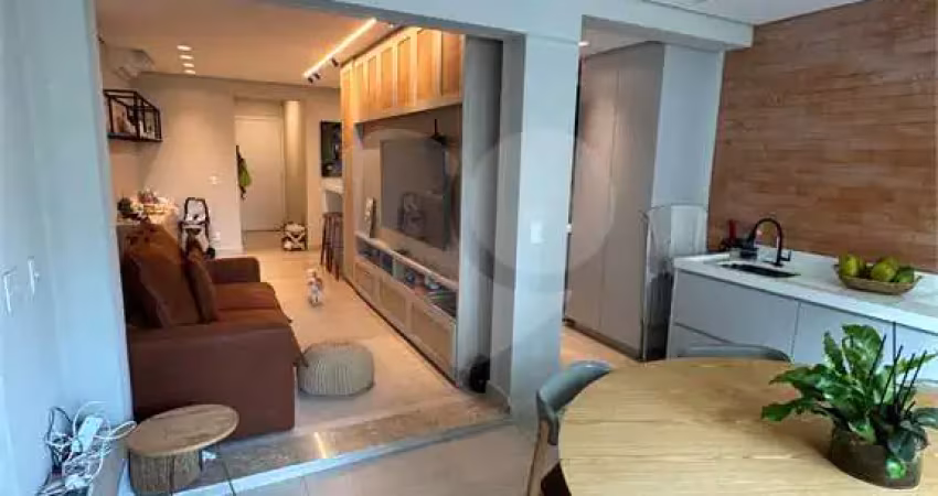 Apartamento à Venda em Pinheiros  73,95m²  2 Dorms (1 Suíte) 1 Vaga São Paulo SP