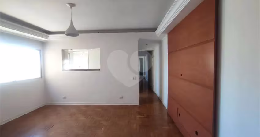 Apartamento com 2 dormitórios sendo 1 suíte e repleto de armários 1 vaga próximo ao aeroporto na vila mascote