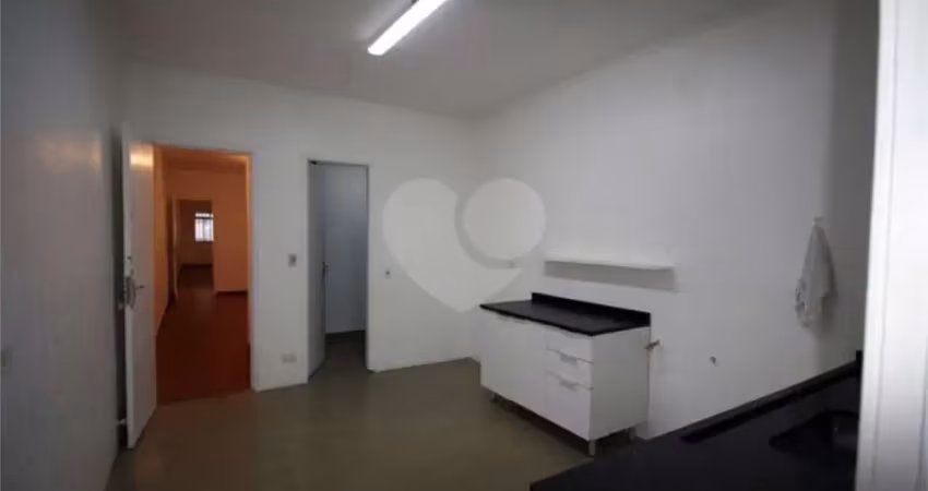 Sobrado para locação - 250 m² - 3 quartos e 2 vagas - ao lado do metrô praça da árvore