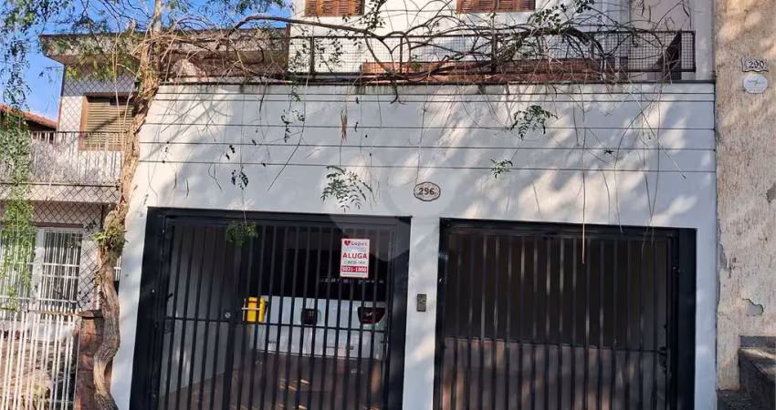 Casa 4 dormitórios, quintal com churrasqueira e vagas cobertas  180m² para alugar aclimação
