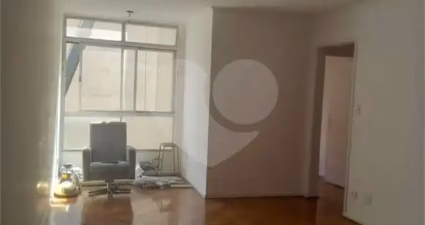 Apartamento no paraiso, com 2 dormitórios, 02 banheiros, sala estar e jantar,