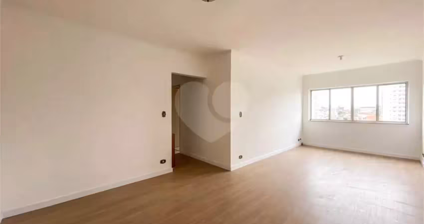 Amplo apartamento de 115 m²  3 dormitórios e 2 vagas