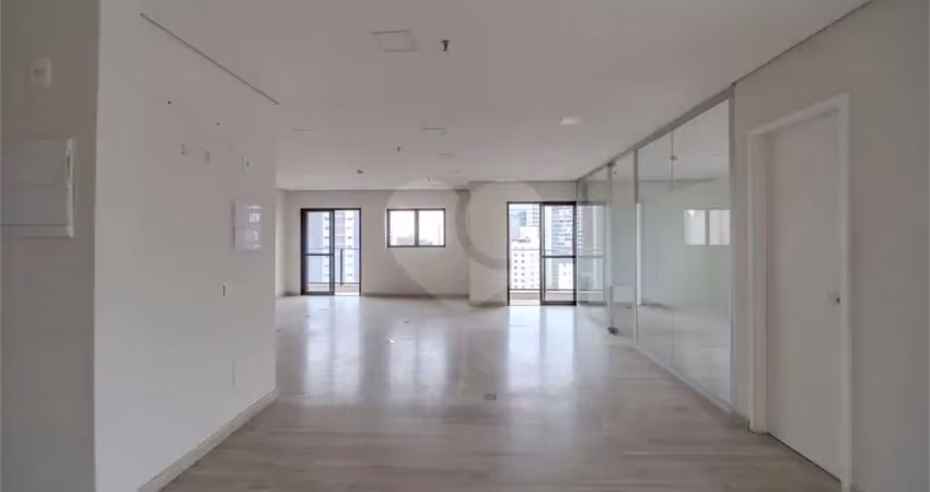 Sala comercial 40m2 com piso elevado 1 banheiro 1 vaga de garagem metrô conceição