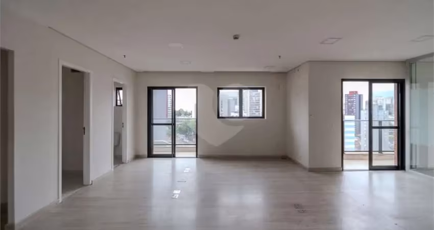 Sala comercial 41m2 com piso elevado 1 banheiro e 1 vaga de garagem metrô conceição
