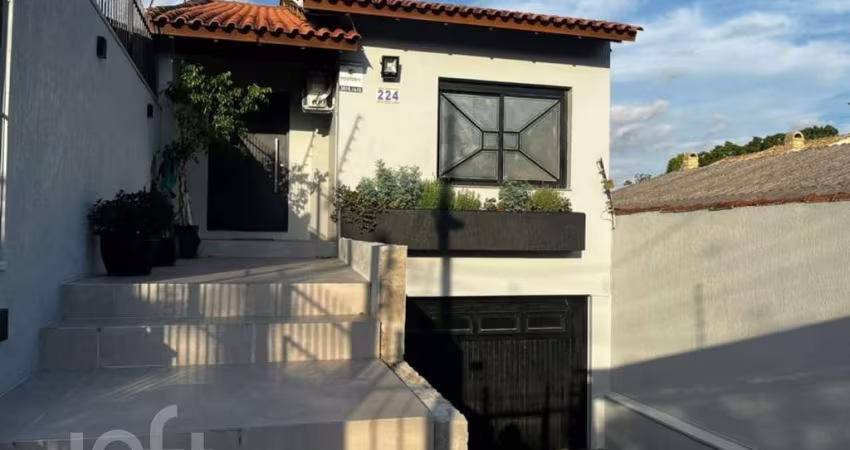 Casa com 4 quartos à venda na Rua Victor Silva, 224, Camaquã, Porto Alegre