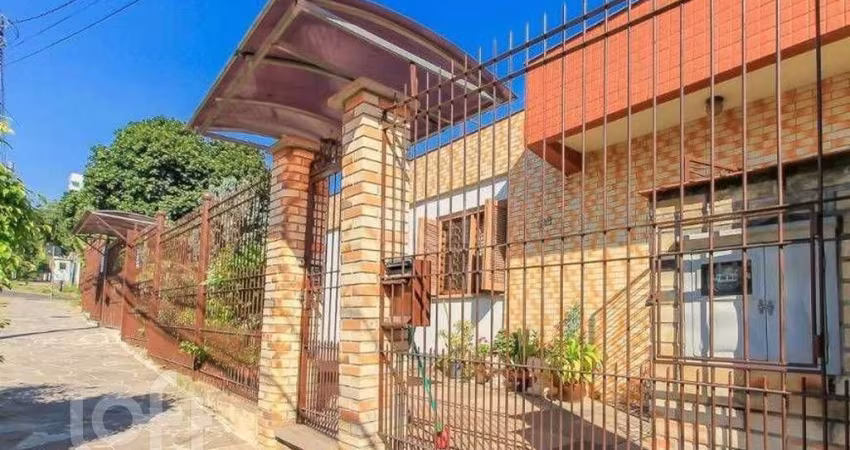 Casa com 5 quartos à venda na Rua Umbú, 566, Passo da Areia, Porto Alegre