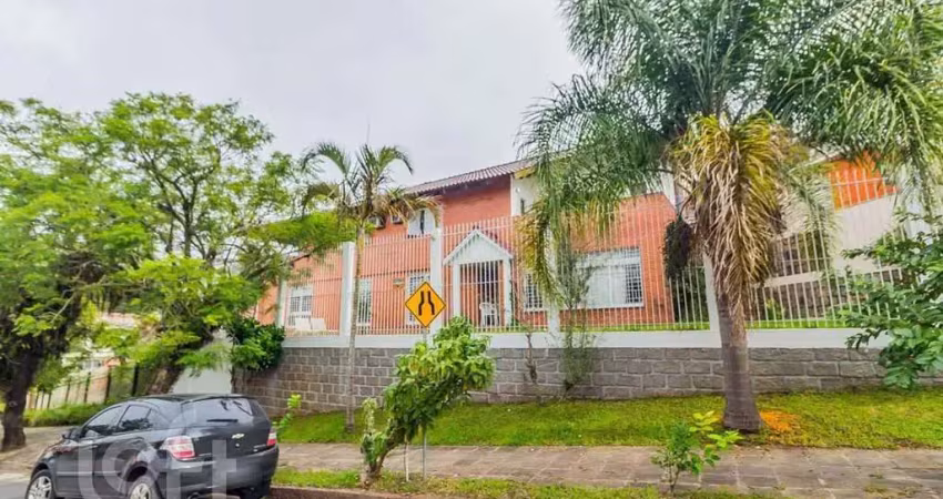 Casa com 5 quartos à venda na Rua Matias José Bins, 303, Três Figueiras, Porto Alegre