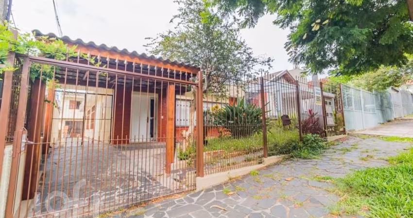 Casa com 4 quartos à venda na Rua Padre Alois Kades S J, 81, Vila Ipiranga, Porto Alegre
