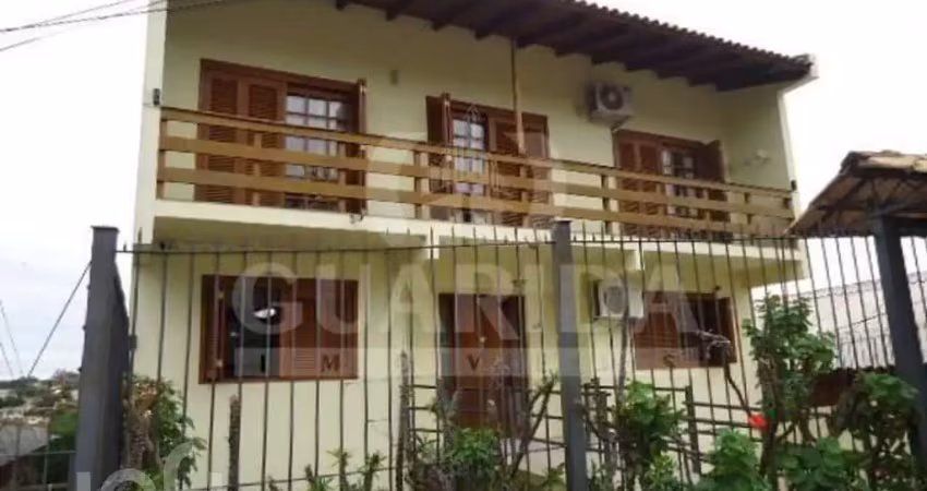 Casa com 3 quartos à venda na Natal, 241, Medianeira, Porto Alegre